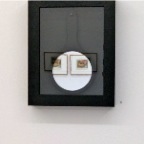 ISABELLE VON SCHILCHER, Trial, Objektrahmen, Acryl, Handspiegel, 23,5 x 28,5cm, 2011